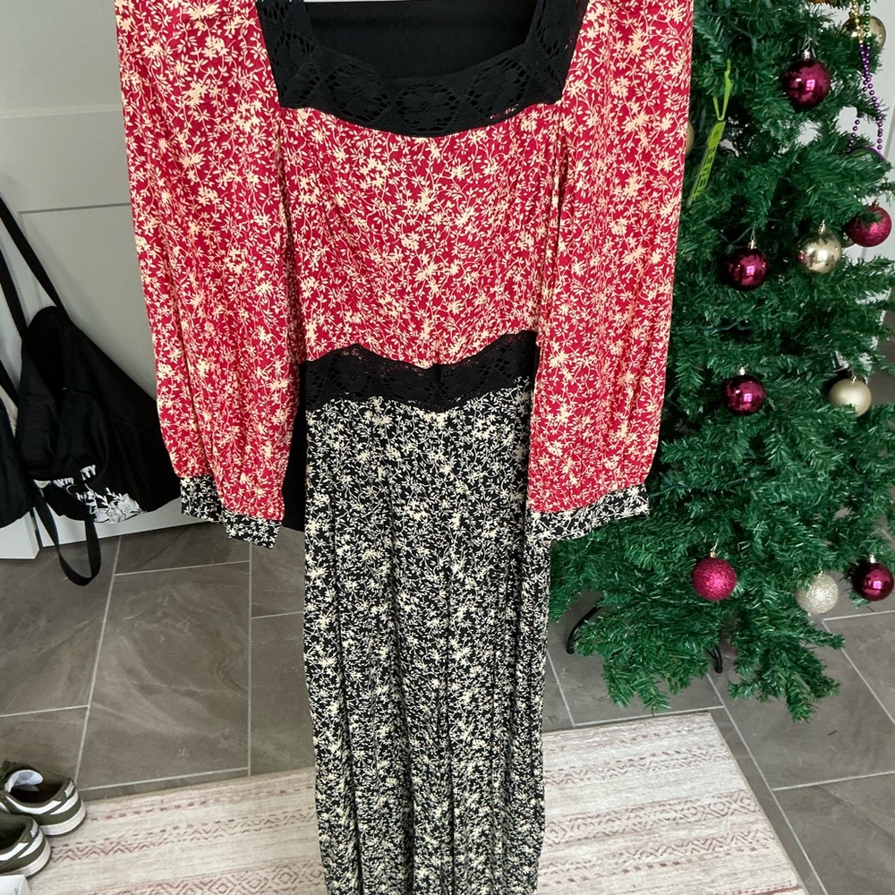 Floral Long Sleeve Dress with Black Lace Detail